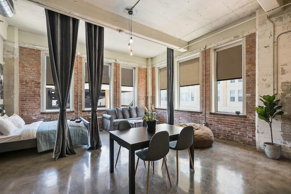 بيوتيفول 3 بد رومز يونيت إن بيرفيكت داون تاون لوكيشن الصورة الأساسية