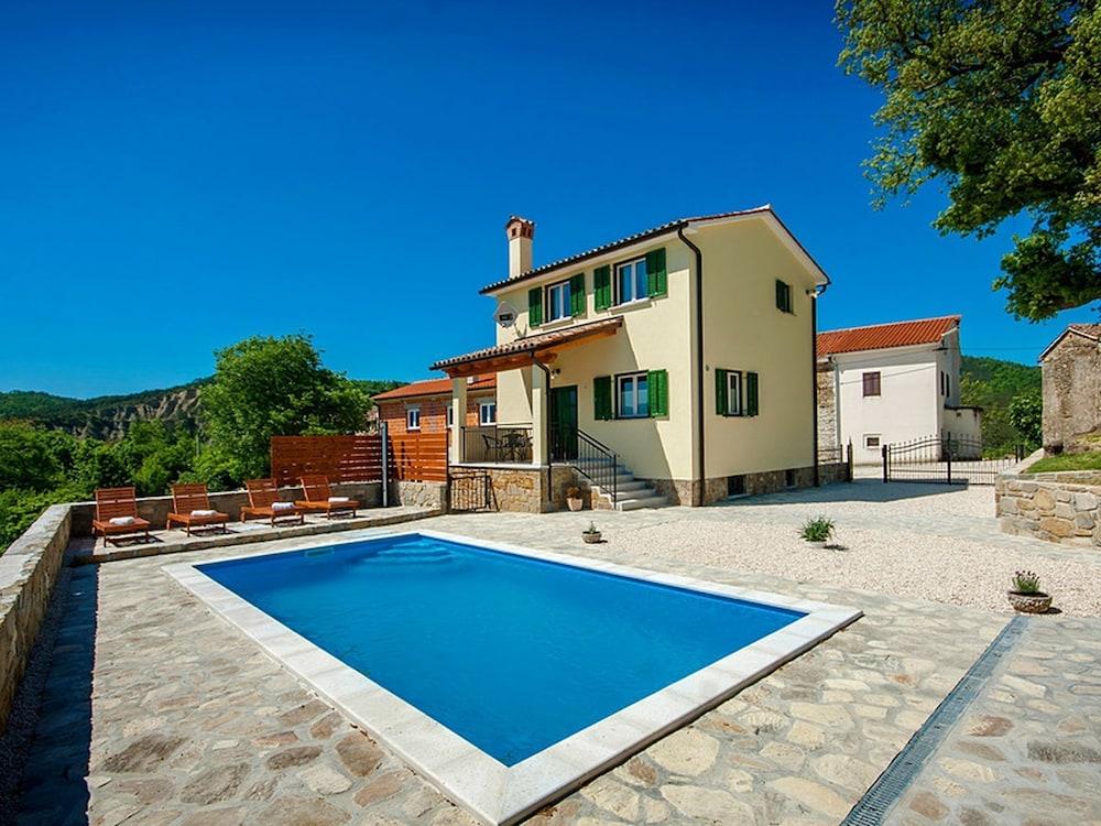 Well Maintained Villa With Private Pool, Large Garden and Partly View of the Kvarner Gulf Exterior