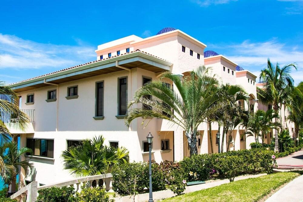 Dazzling Ocean Views From Cliff in Flamingo - Magnificent Inside and Out Exterior