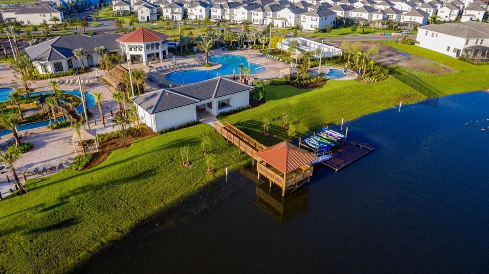 4 بد رومز 3 باث رومز تاون هاوس باي نورد إن إتش 18003 منظر من الجو