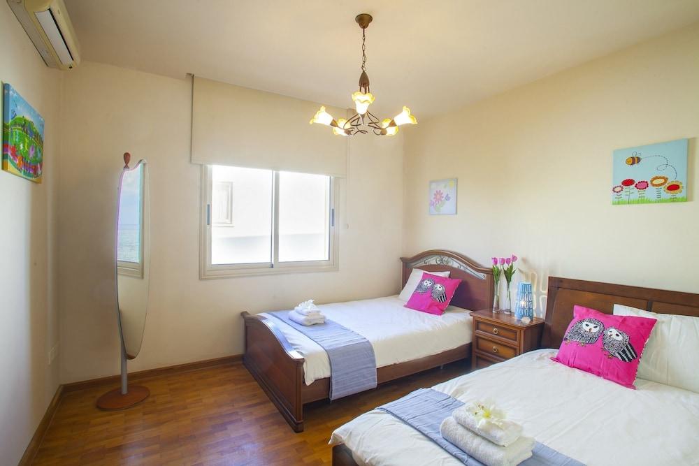 Mackenzie Beachfront Eftyhia Suite Room