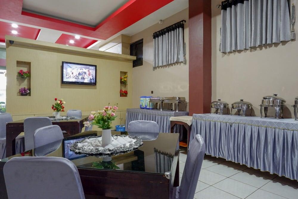 ريد دورز ساريا آت هوتل ويزما إندونيسيا كينداري داخلي