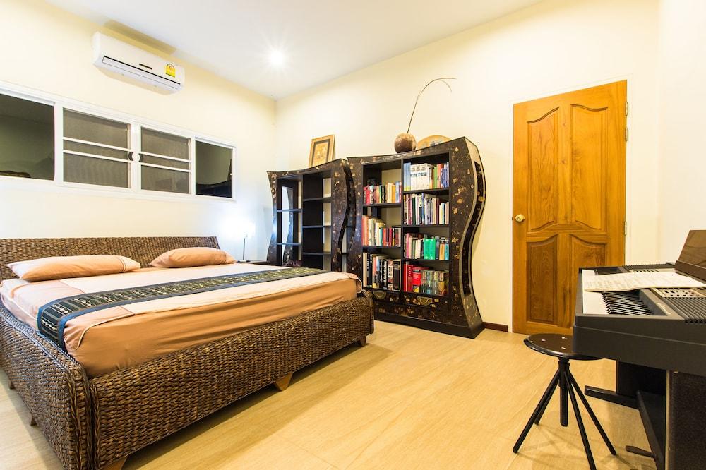 Chaba Pool Villa Room