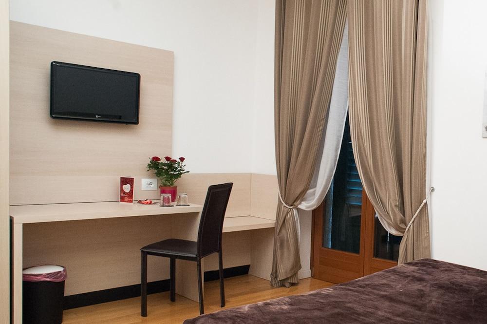 فيرون أنتيكا بي آند بي غرفة