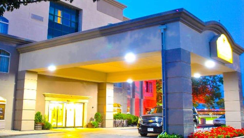 ماجنوسون جراند هوتل ماديسون المنطقة الخارجية