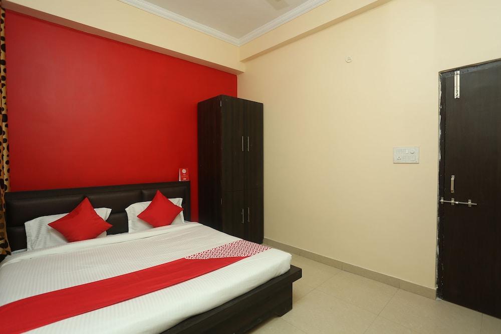 OYO 17204 Vrindawan Galaxy Room