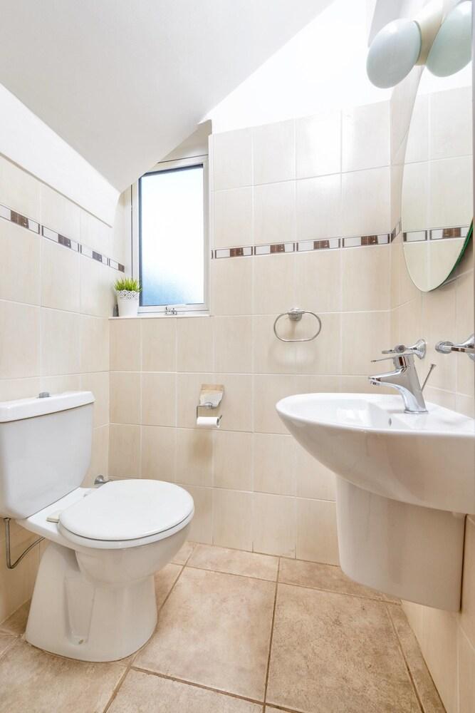 Villa Oscar Bathroom