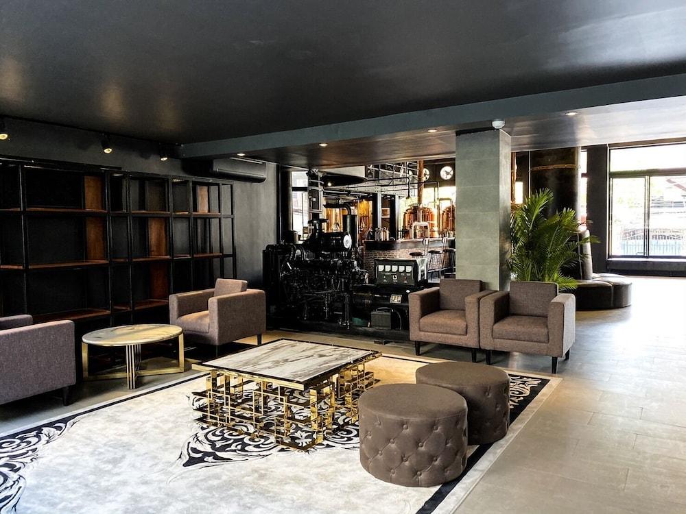 تشيك إن فنوم بين  ي ك 1 الردهة