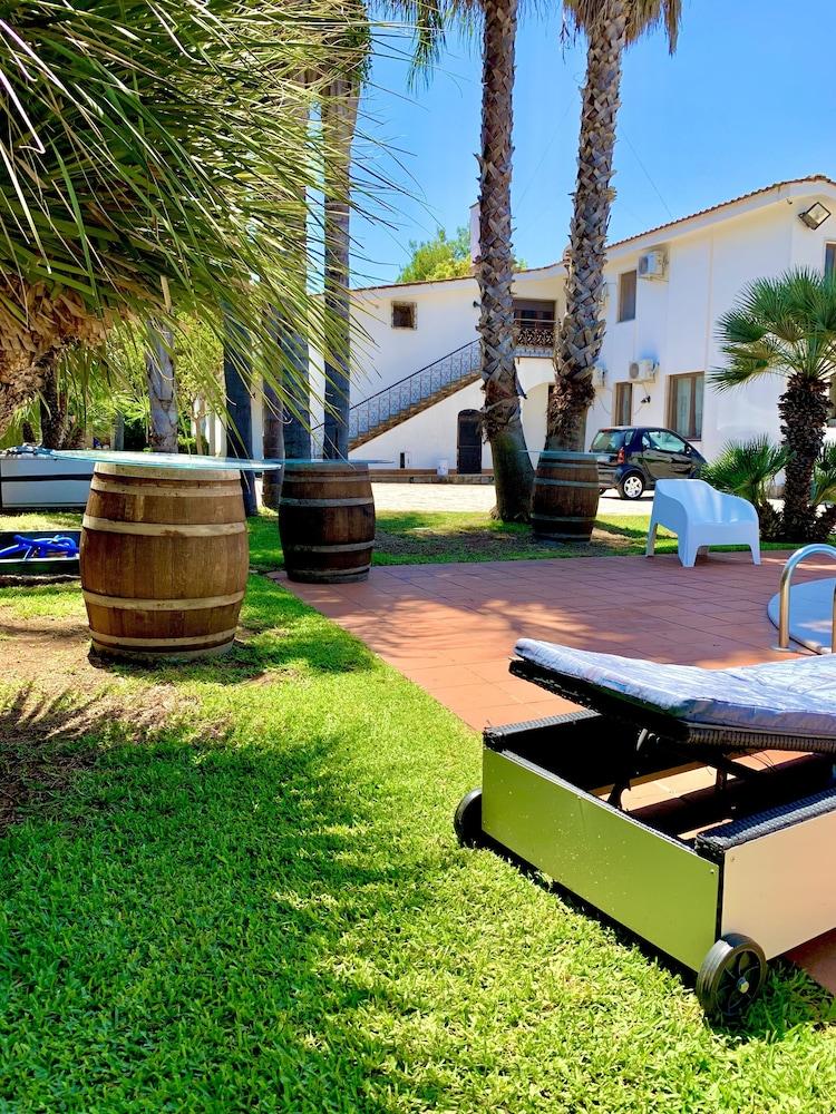 بي آند بي إيه كازا دي جوي المنطقة الخارجية