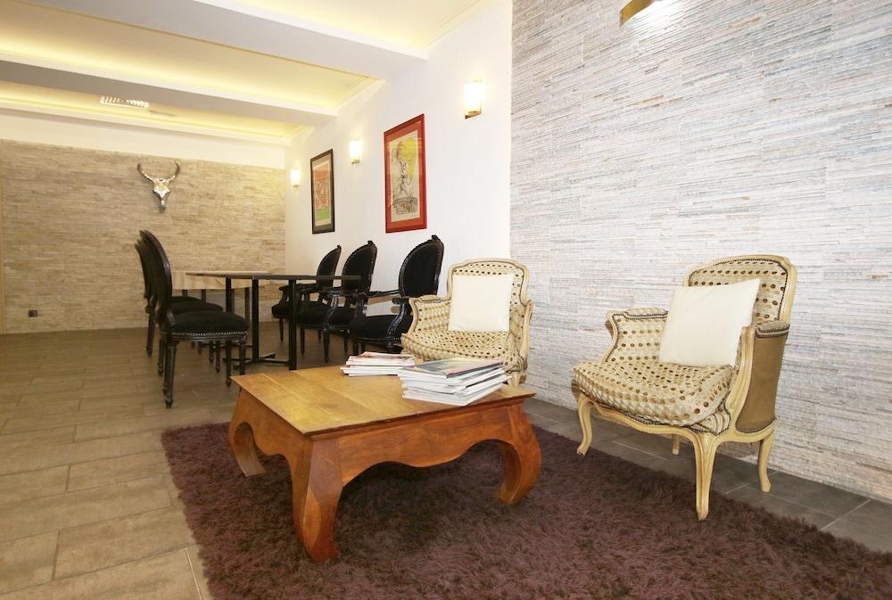 هوتل نابليون منطقة الاستقبال