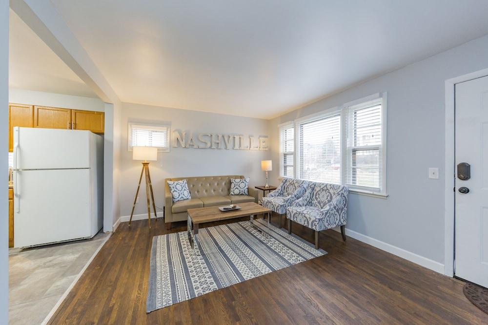 سافور ذا هومي فايب آت إيه شيلد نيست فايف مين داون تاون تفاصيل الفندق من الداخل