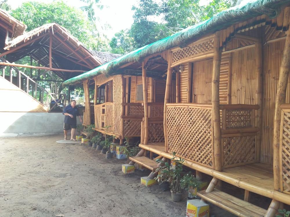 Stellbucks Huts