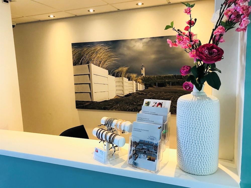 هوتل دي كونينجسهوف منصة تسجيل إجراءات الوصول/المغادرة