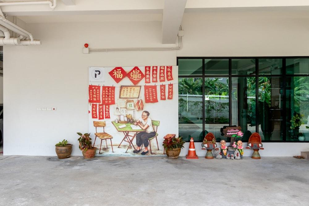 Prosperous Exterior detail