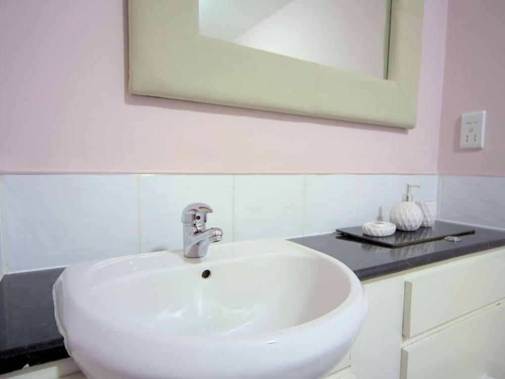 أبيلينج هوليداي هوم إن إيست كليبرايد نير هيريتيدج بارك حمام