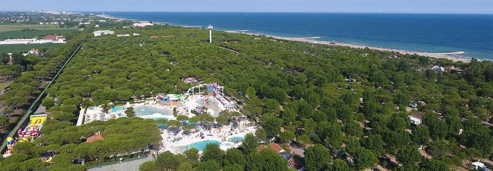 لاكشري كامب آت يونيون ليدو منظر من الجو