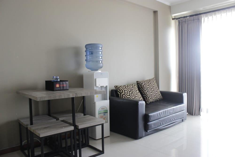 Spacious 2BR Apartment Gateway Pasteur near Exit Toll 23 Interior