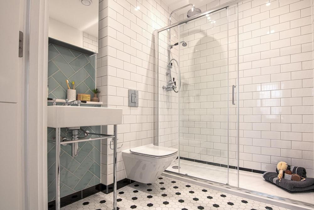 ديزاين براند نيو 3 بد روم أبارتمنت إن شوريديتش غرفة