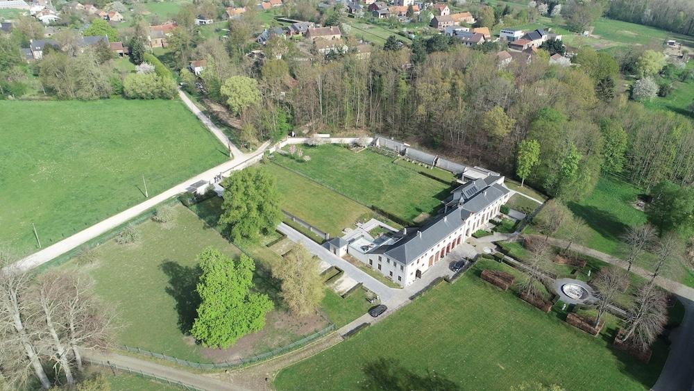 بيد آند بريكفاست بارونز هاوس نيريجسي - لوفين منظر من الجو