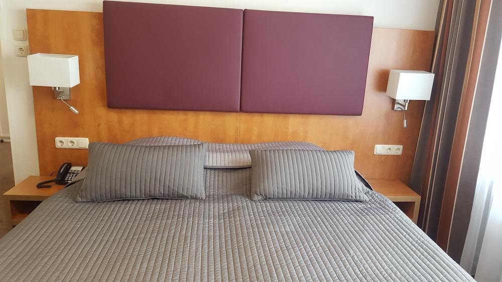 هوتل نيديراد - سيلف تشيك إن غرفة