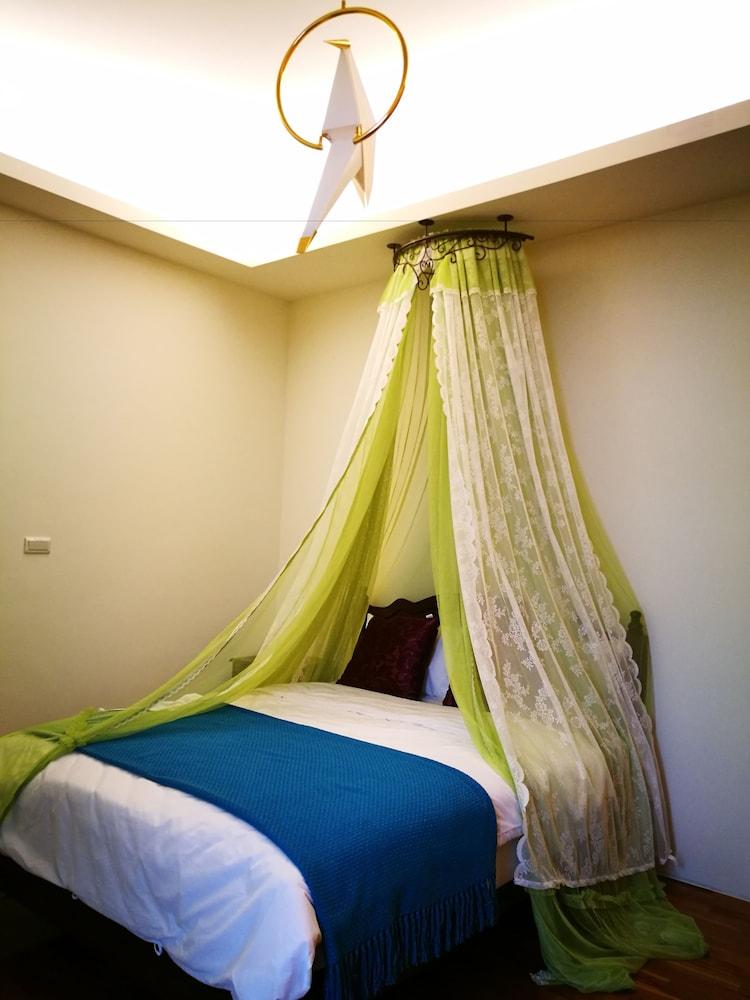 198 ريد هات بد آند بريكفاست