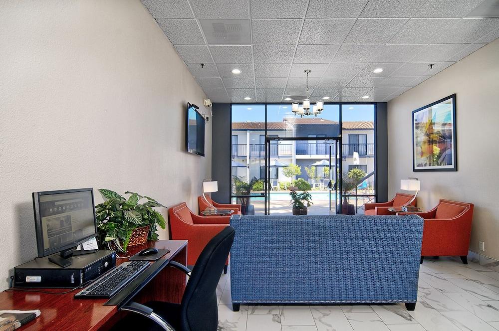 كواليتي إن آند سويتس ساوث سان جوس / مورجان هيل الردهة