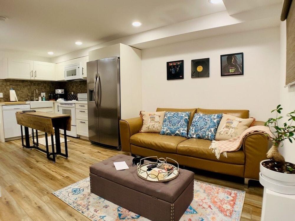 فينيوود بازمنت هايداواي - زو ميتس ليك