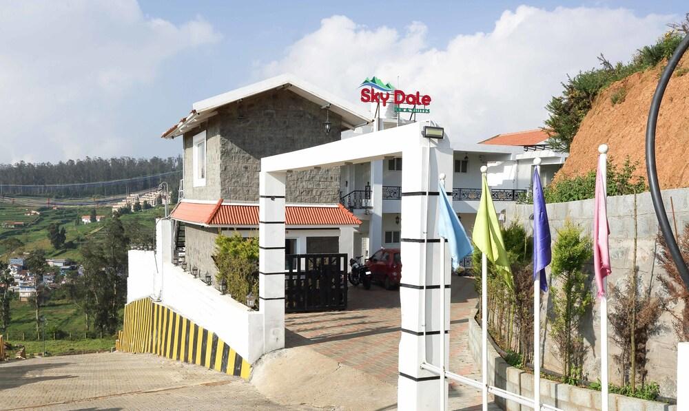 Treebo Skydale Inn & Suites With Mountain View Exterior