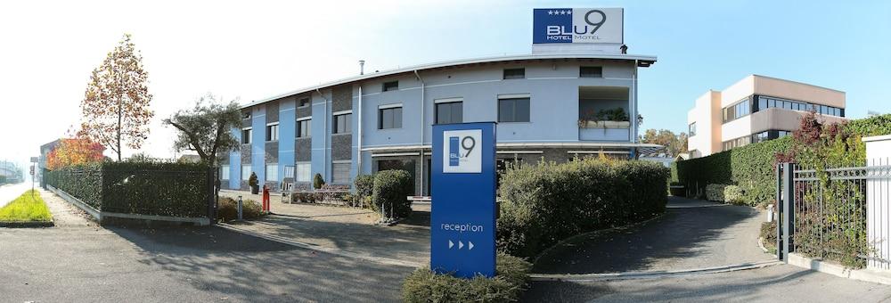 بلو 9 هوتل