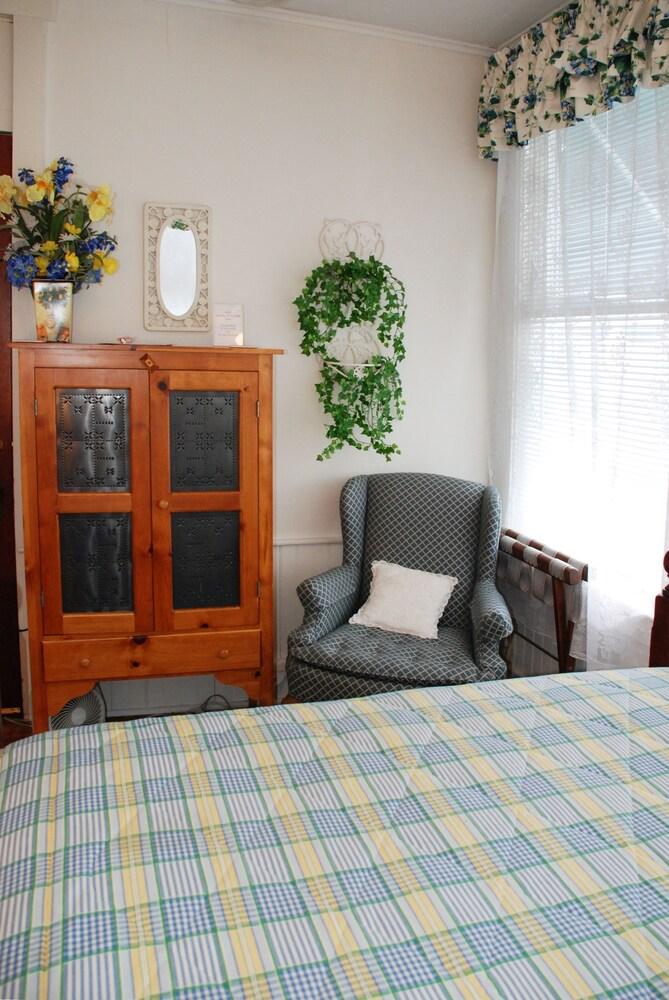 فيليب ويذ سميث بد آند بريكفاست أخرى