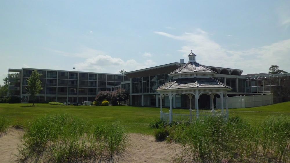 إلينوي بيتش هوتل آند كونفرانس سنتر، بي دبليو بريمير كوليكشن واجهة الفندق