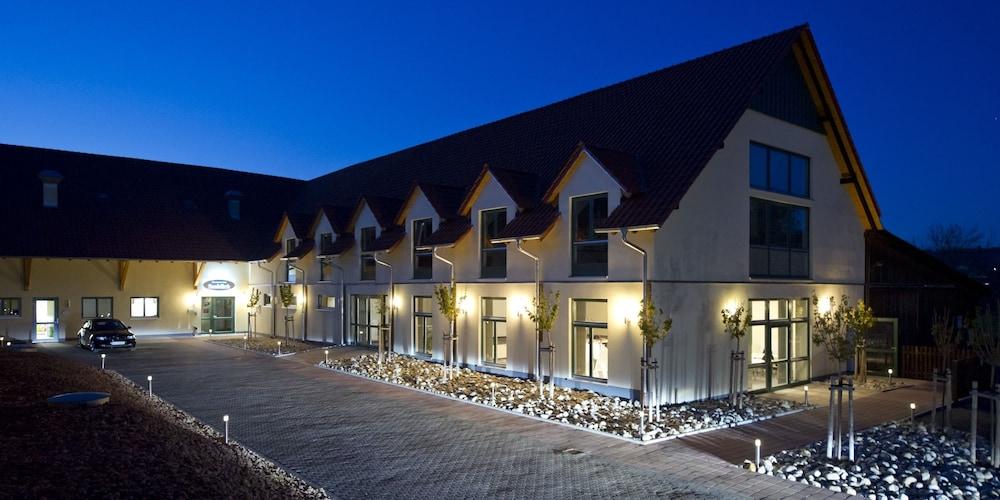 أبارتمنتس جولف بارك سكلوس جات سيكندروف