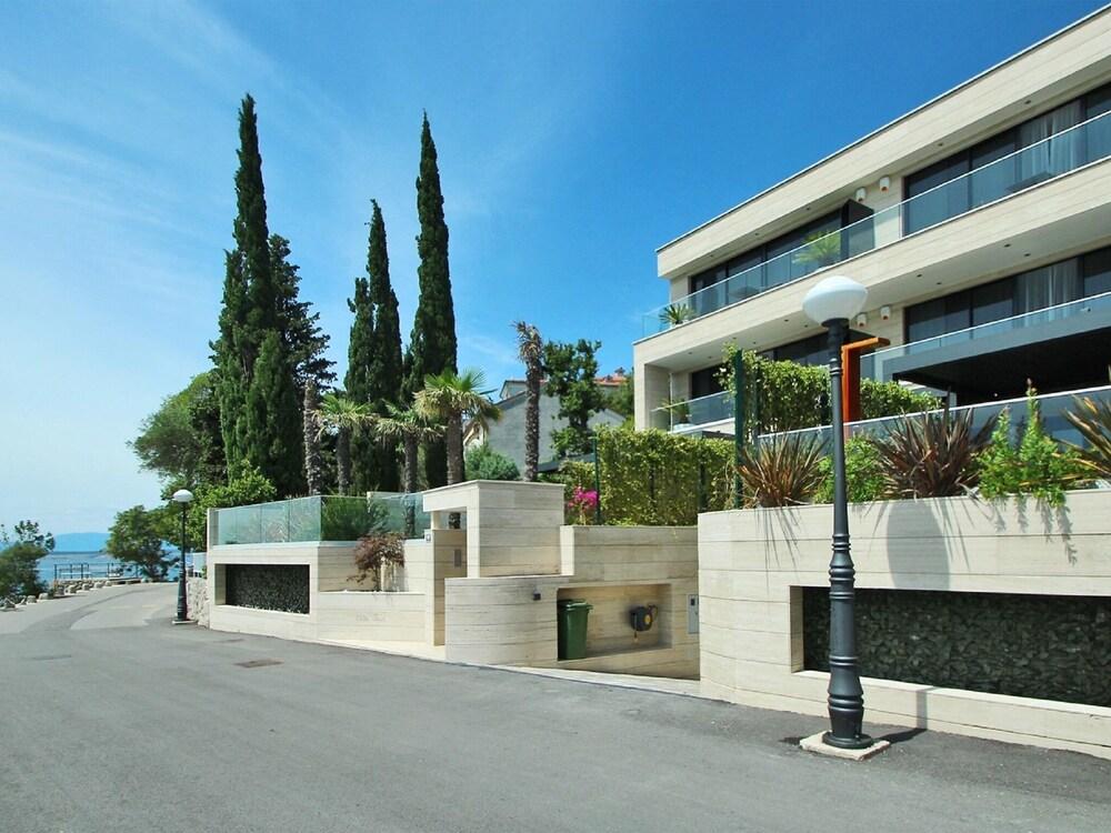 لاكوريوس أبارتمنت وذ برايفت بول آند سي فيو نير ذا بيتش إن كريكفينيكا المنطقة الخارجية