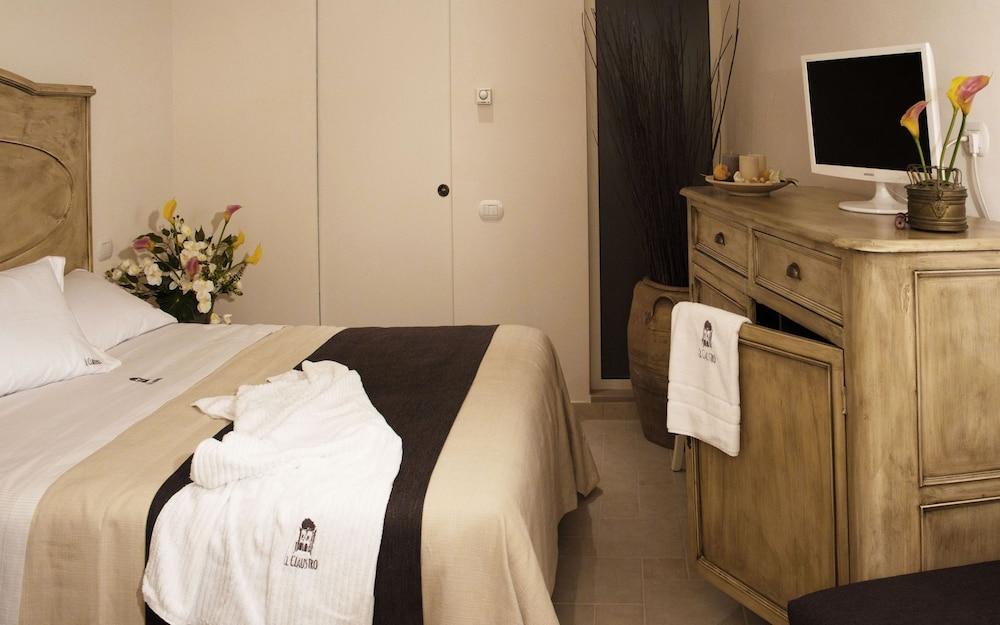 Il Claustro - Piccolo Albergo Diffuso Featured Image
