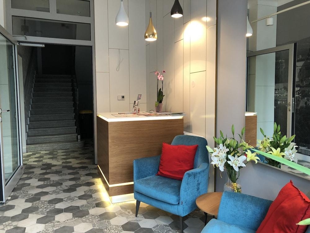 ريفرسايد أبارتمنت هوتل منطقة الاستقبال