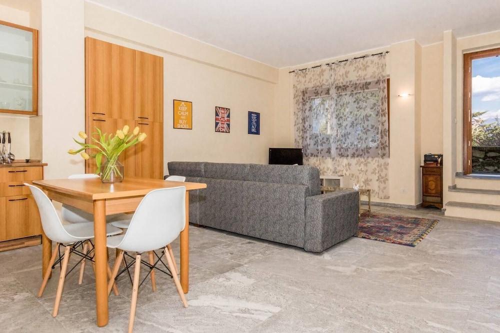 جويفي كومو بول آند ليك الصورة الأساسية