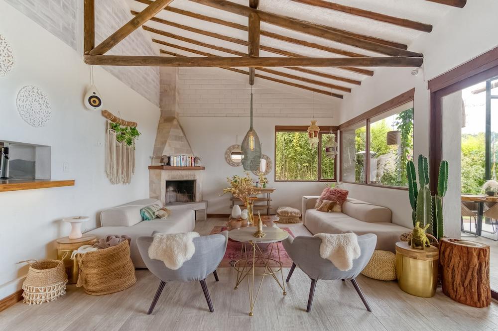 تي إي في إيه جلامبينج آند ريتريت منطقة الجلوس في الردهة