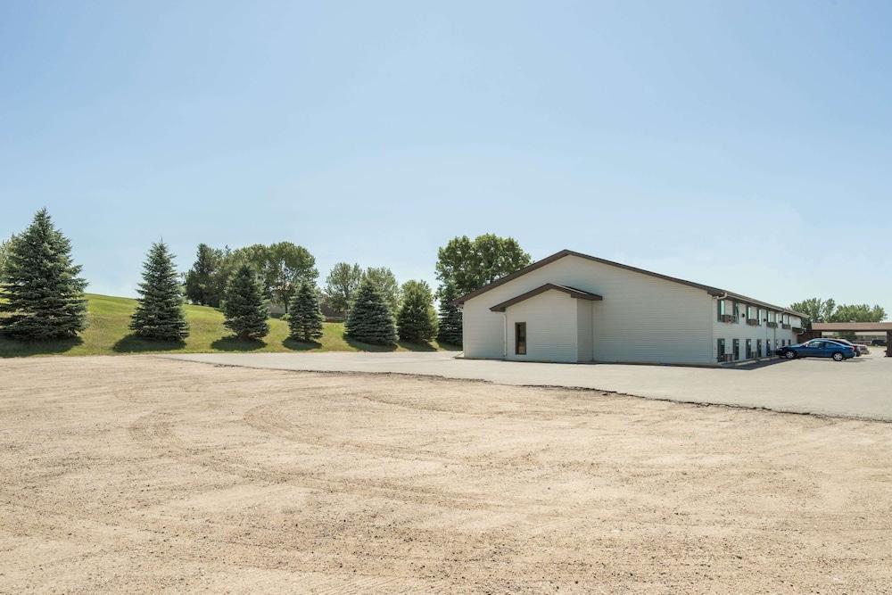 سوبر 8 باي ويندام فيرغوس فولز المنطقة الخارجية