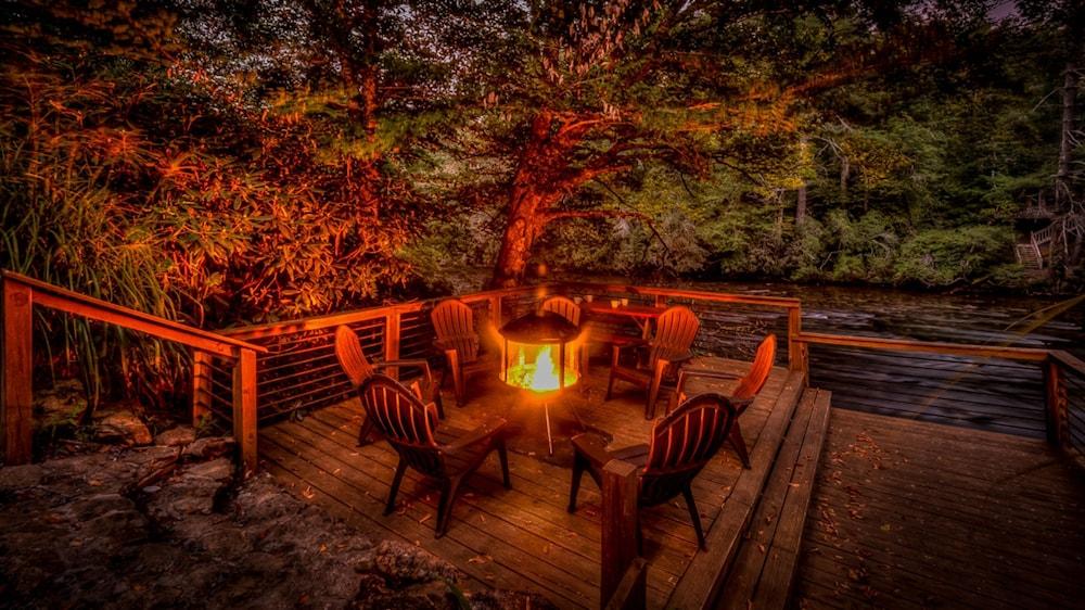 توكوا لوك اوت كوتيدج باي إسكايب تو بلو ريدج المنطقة الخارجية