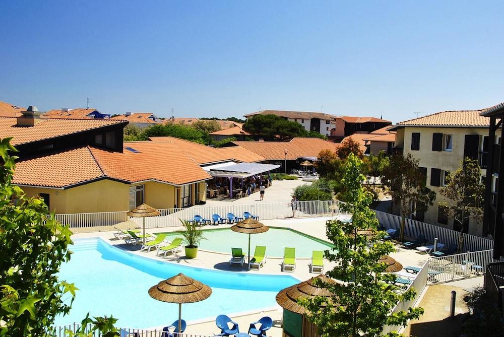 فيليدج فاكانسيس لو جونكا منظر من الجو