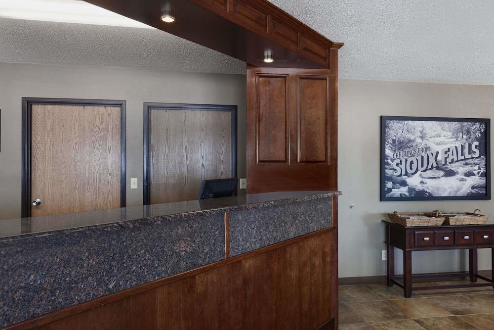 سوبر 8 باي ويندام سو فولز/فورتي فيرست ستريت الردهة