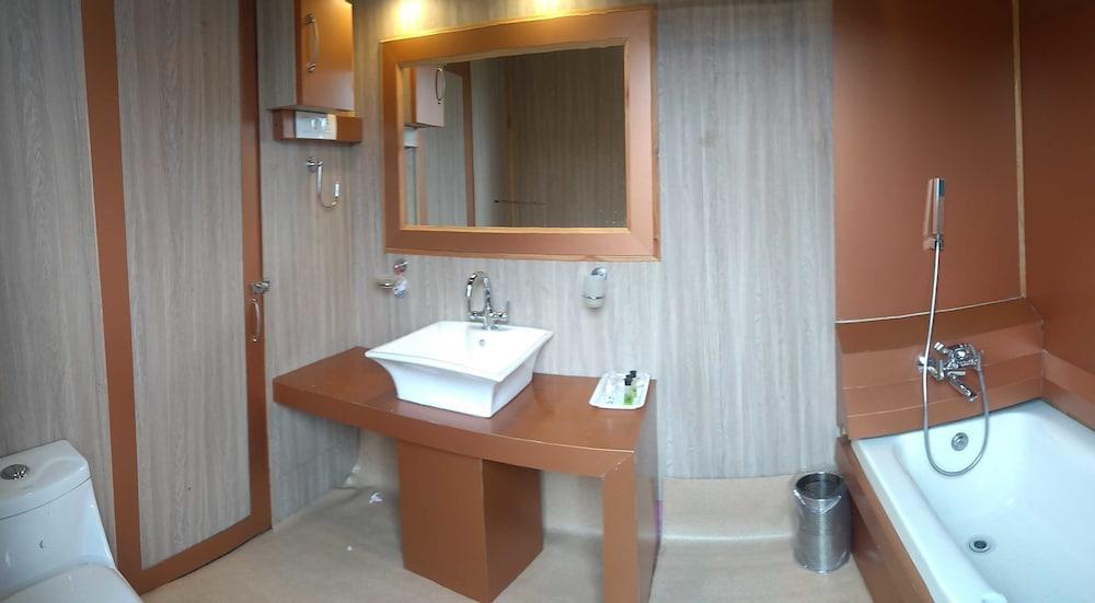 مجموعة زافر للقوارب المنزلية نادي صحي