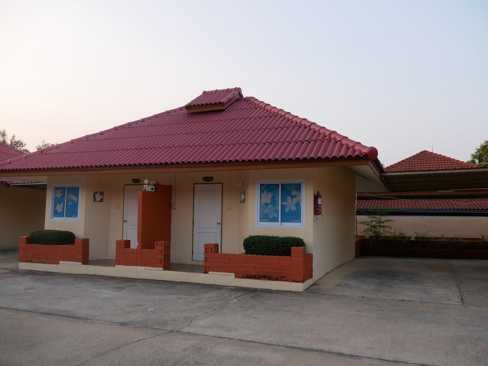 Ploy Resort Nangrong Exterior