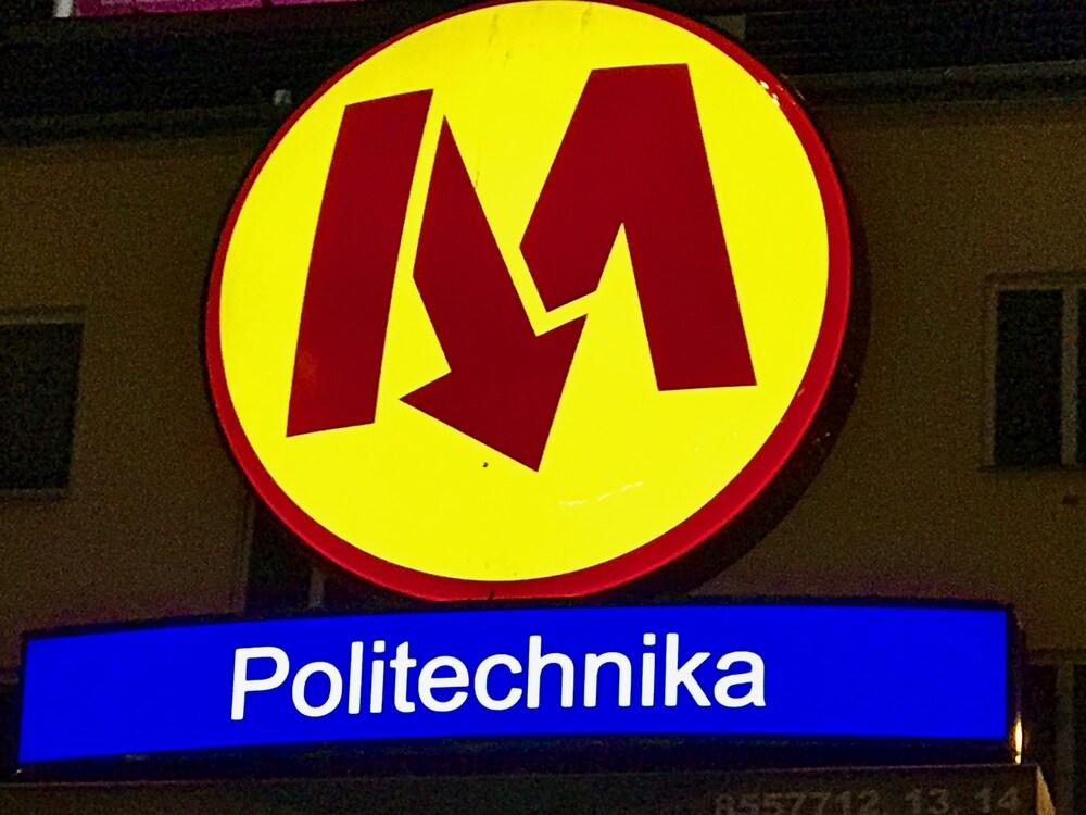 يونيت سنتروم ديلاكس بلاك زبافيتشيلا تفاصيل الفندق من الخارج