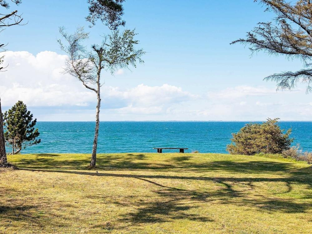 بليزانت هوليداي هوم إن فيريفيجل ويذ بانوراميك سي فيو الشاطئ