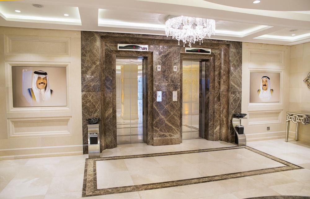 Adams Hotel Reception