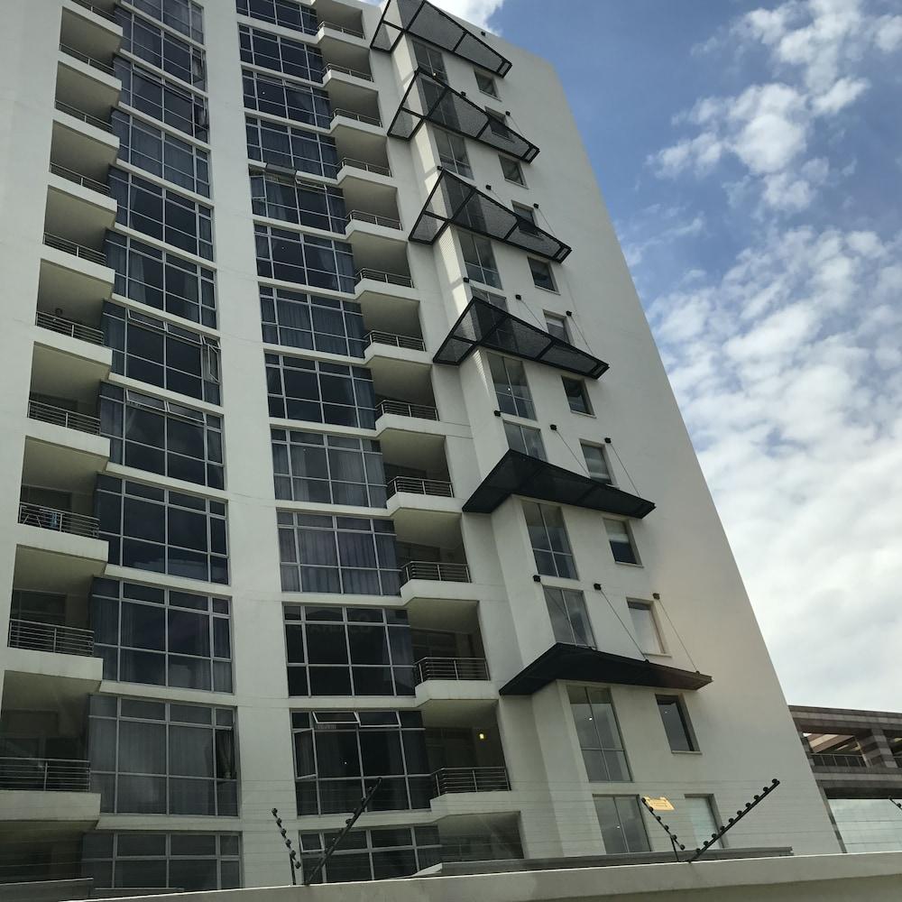 First Divine Suites - Hydro Park Exterior