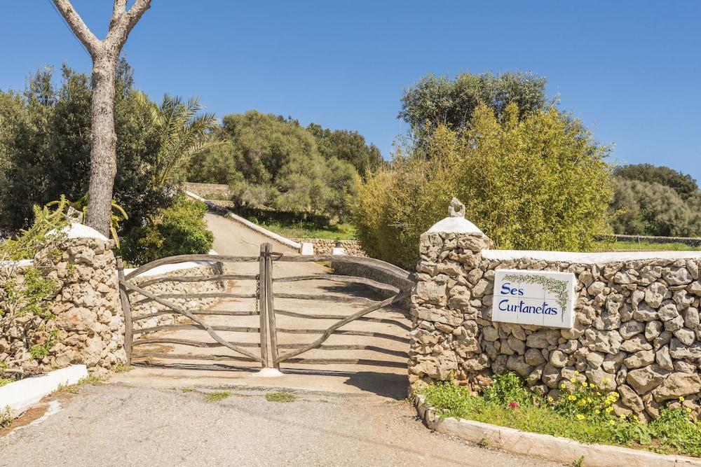 Finca Ses Curtanetes Property Grounds
