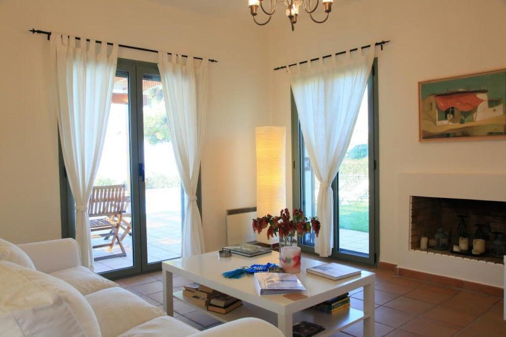 Villa Nora Large Private Pool Walk to Beach Sea Views A C Wifi Car Not Required - 1020 Interior