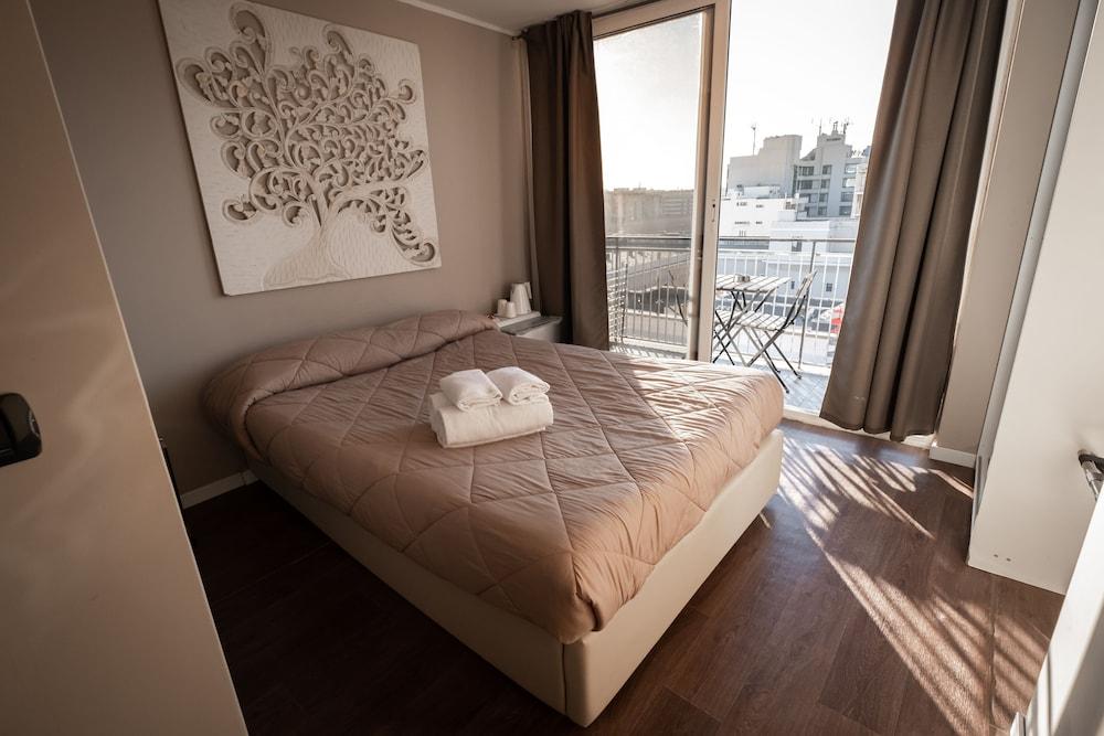 CconfortHotels R&B Cavour Featured Image